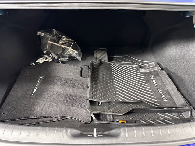 Used 2025 Hyundai Elantra Blue image 26