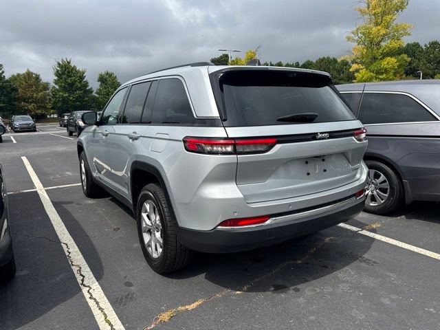 Used 2022 Jeep Grand Cherokee Limited w/ Luxury Tech Group II RWD image 2