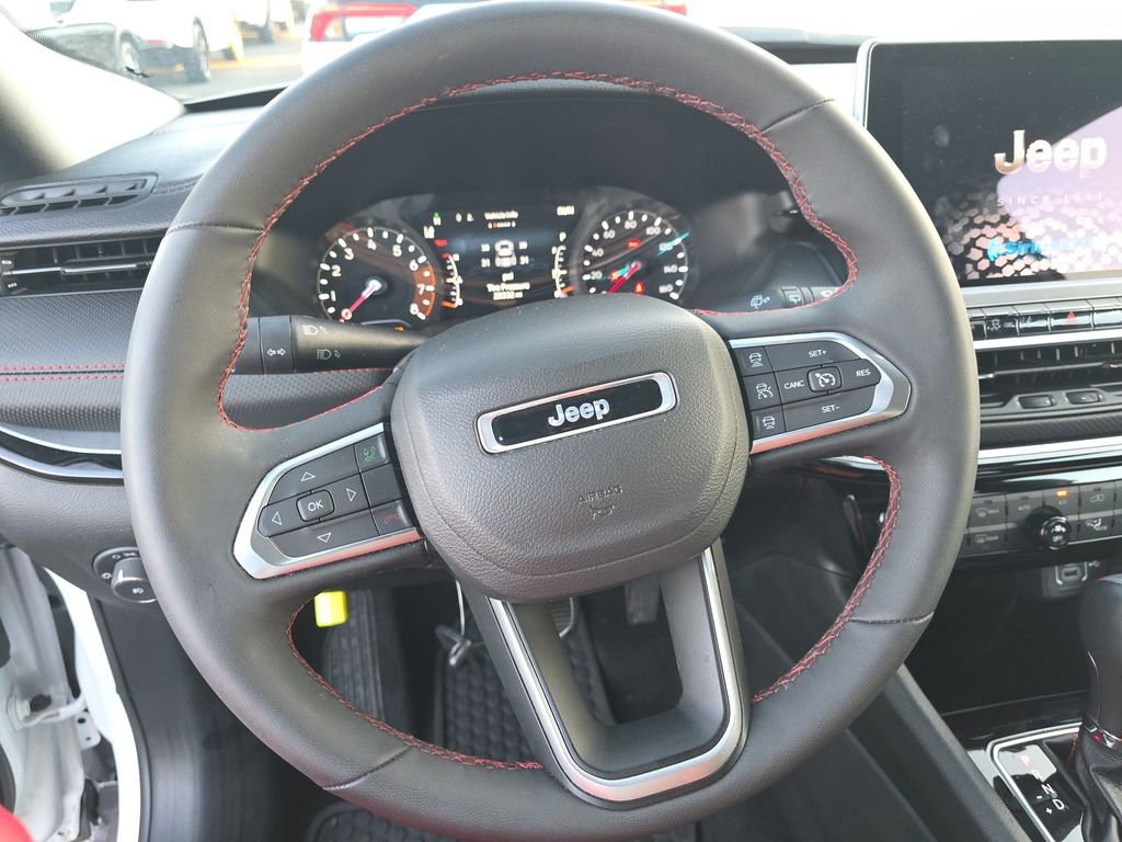Used 2024 Jeep Compass Trailhawk w/ Trailhawk Convenience Group AWD/4WD image 5
