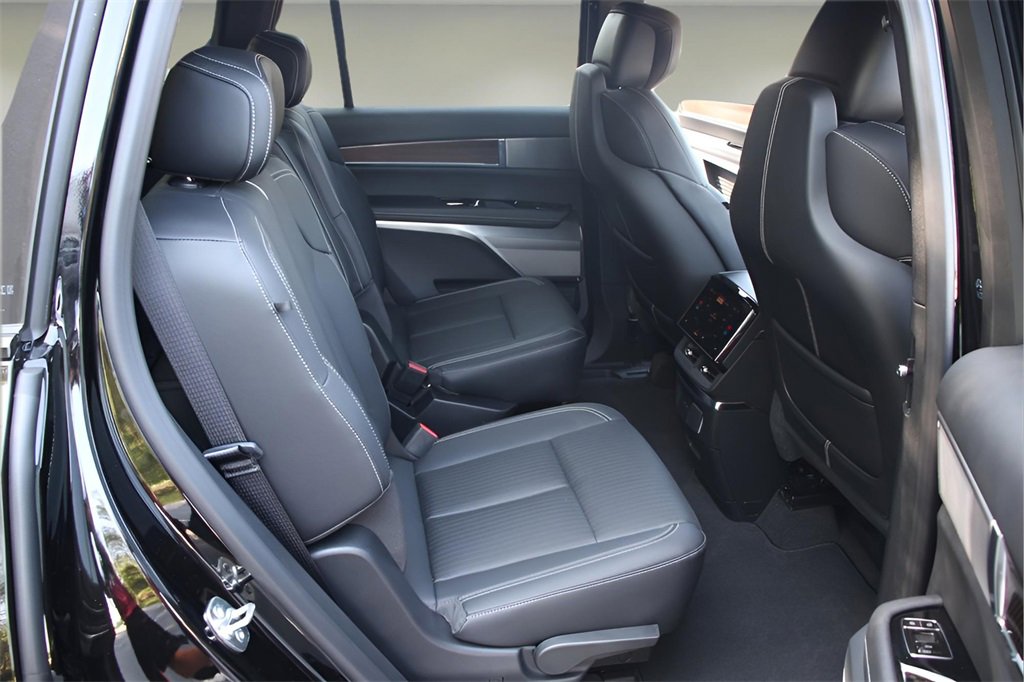 New 2026 Cadillac Vistiq Luxury image 16
