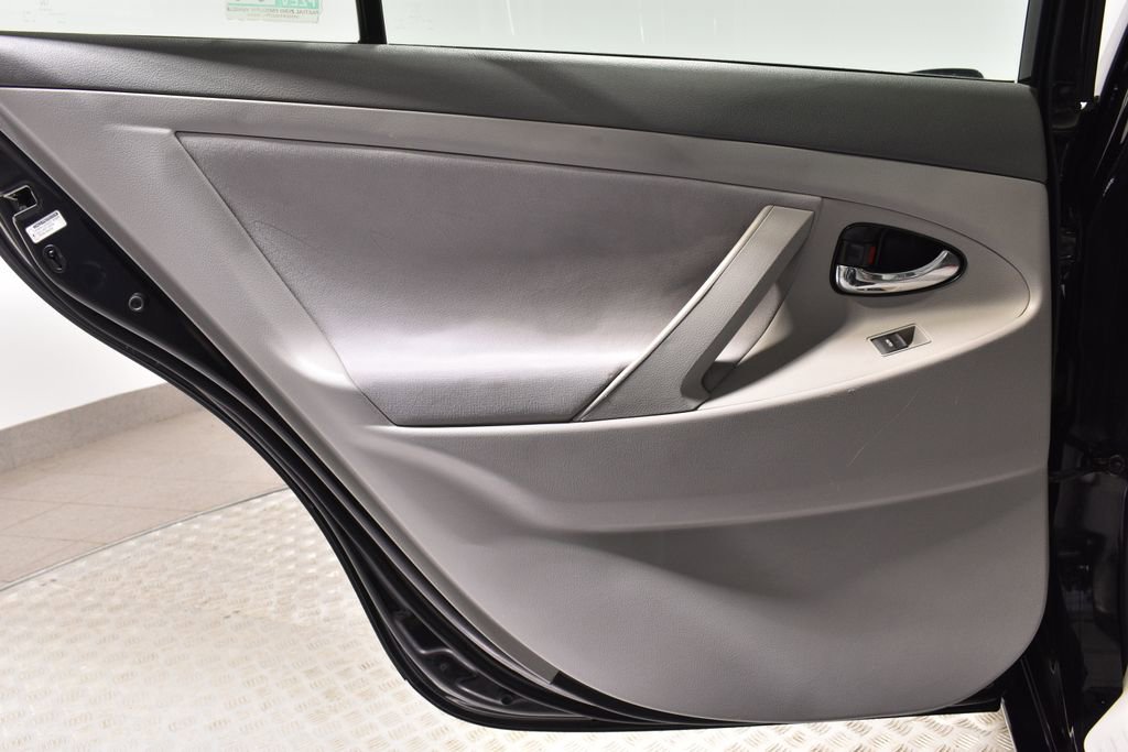 Used 2010 Toyota Camry Hybrid image 23