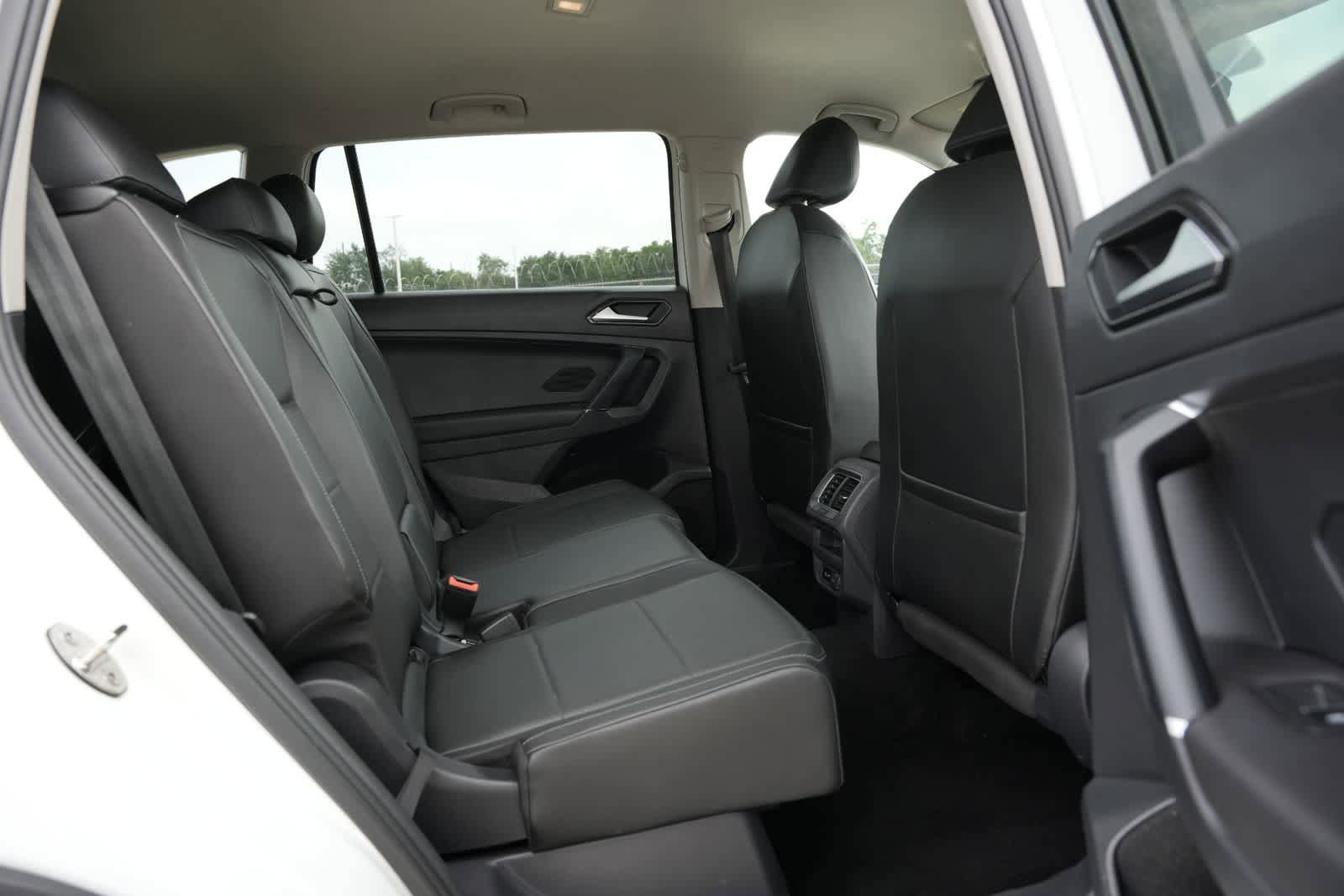 Used 2018 Volkswagen Tiguan SE w/ 3rd Row Seat Package AWD/4WD image 21
