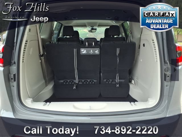 Used 2021 Chrysler Pacifica Touring-L FWD image 10