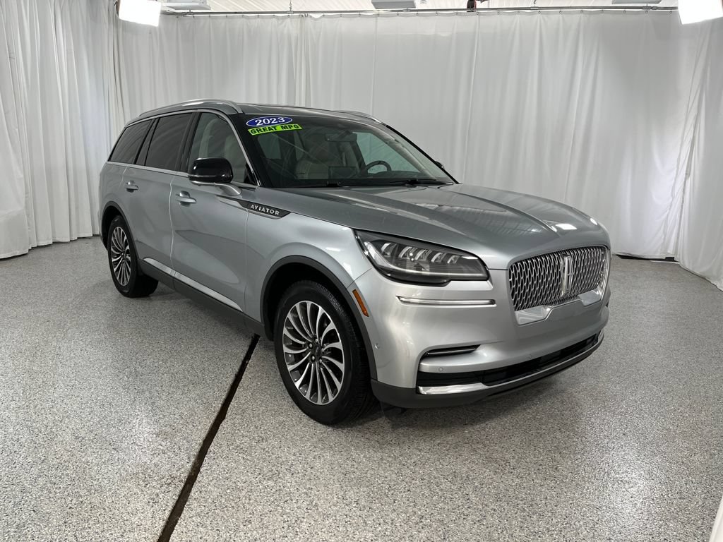 Used 2023 Lincoln Aviator Reserve w/ Equipment Group 201A AWD/4WD image 8