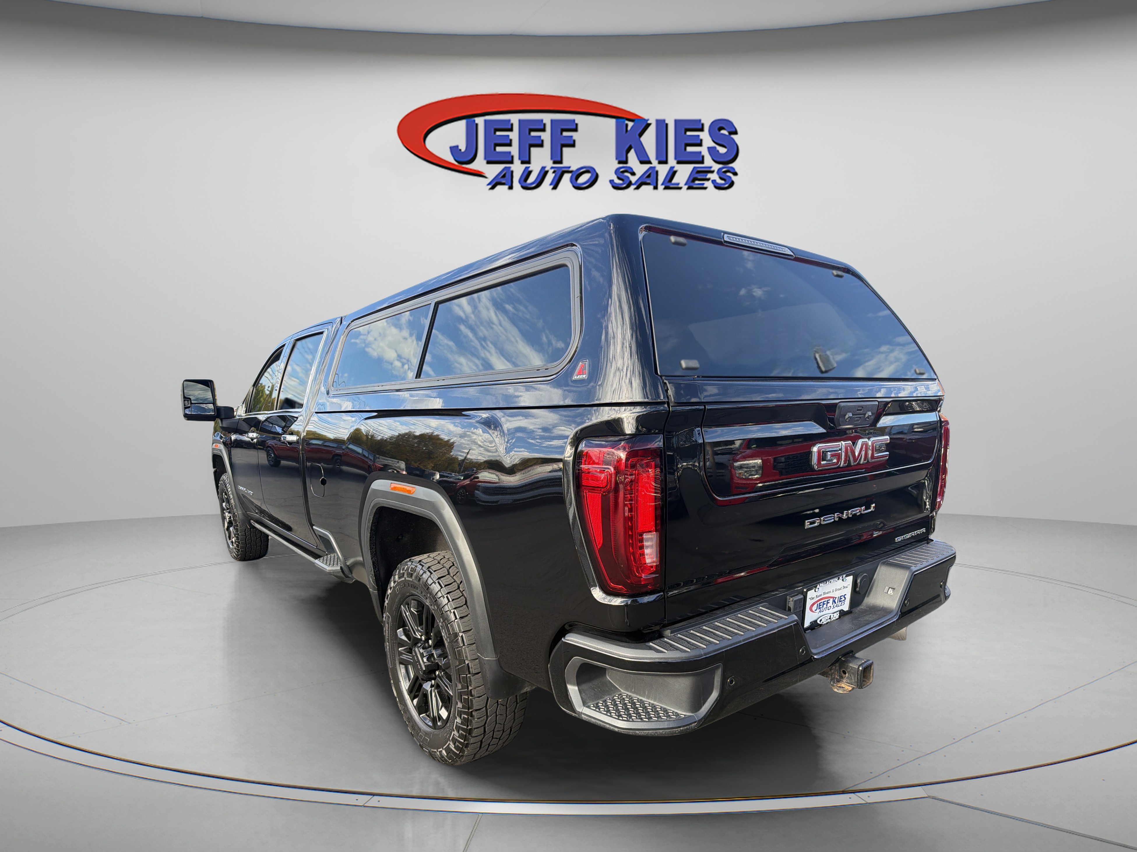 Used 2022 GMC Sierra 3500 Denali w/ Denali Black Diamond Edition AWD/4WD image 7