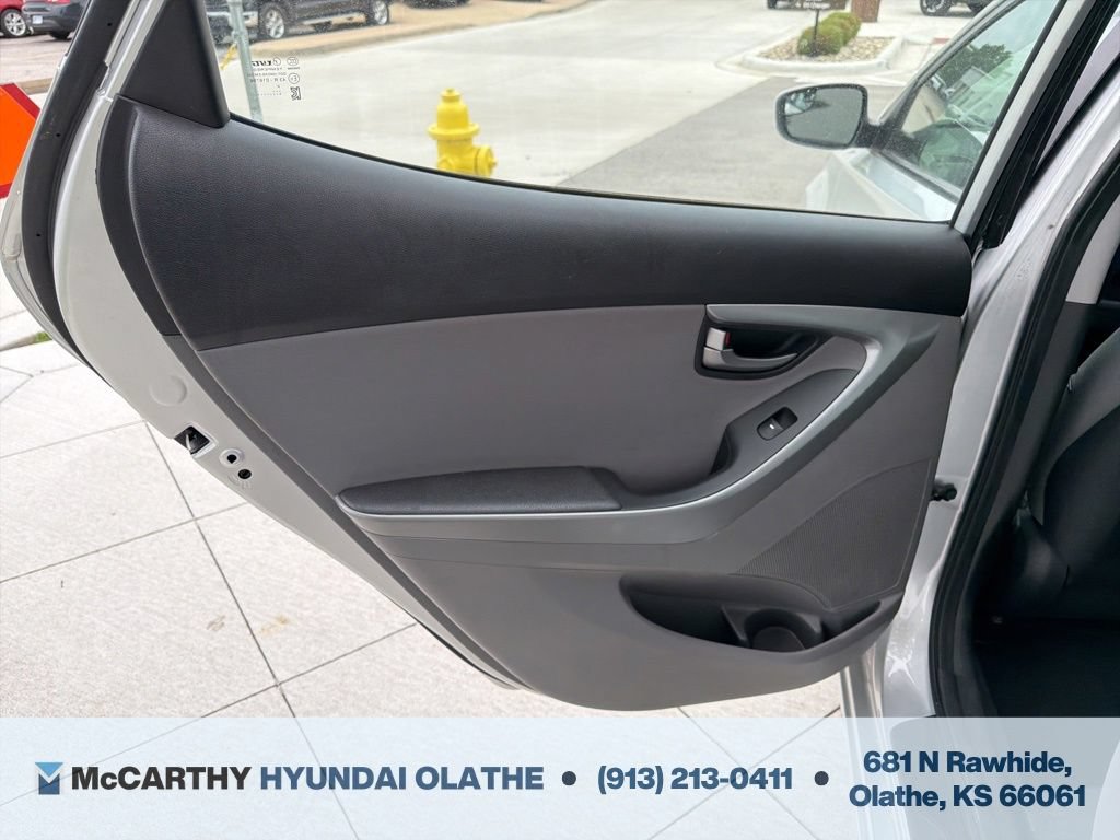 Used 2015 Hyundai Elantra SE w/ Option Group 02 FWD image 18