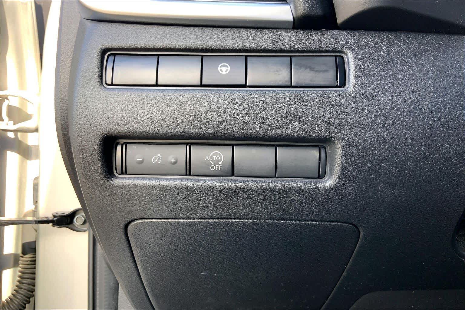 Used 2023 Nissan Rogue SV FWD image 33