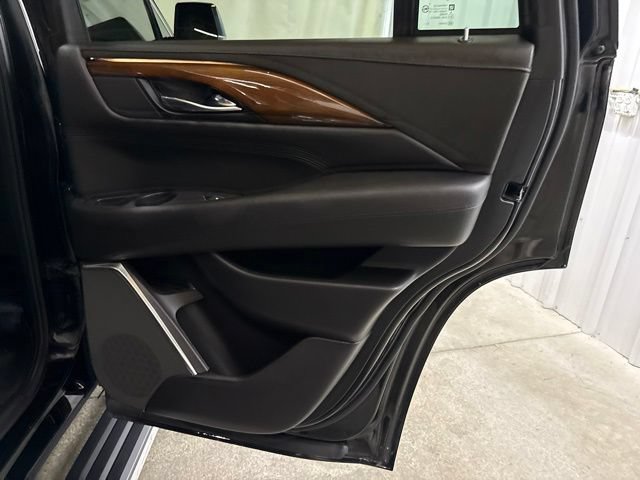 Used 2019 Cadillac Escalade Premium Luxury AWD/4WD image 22