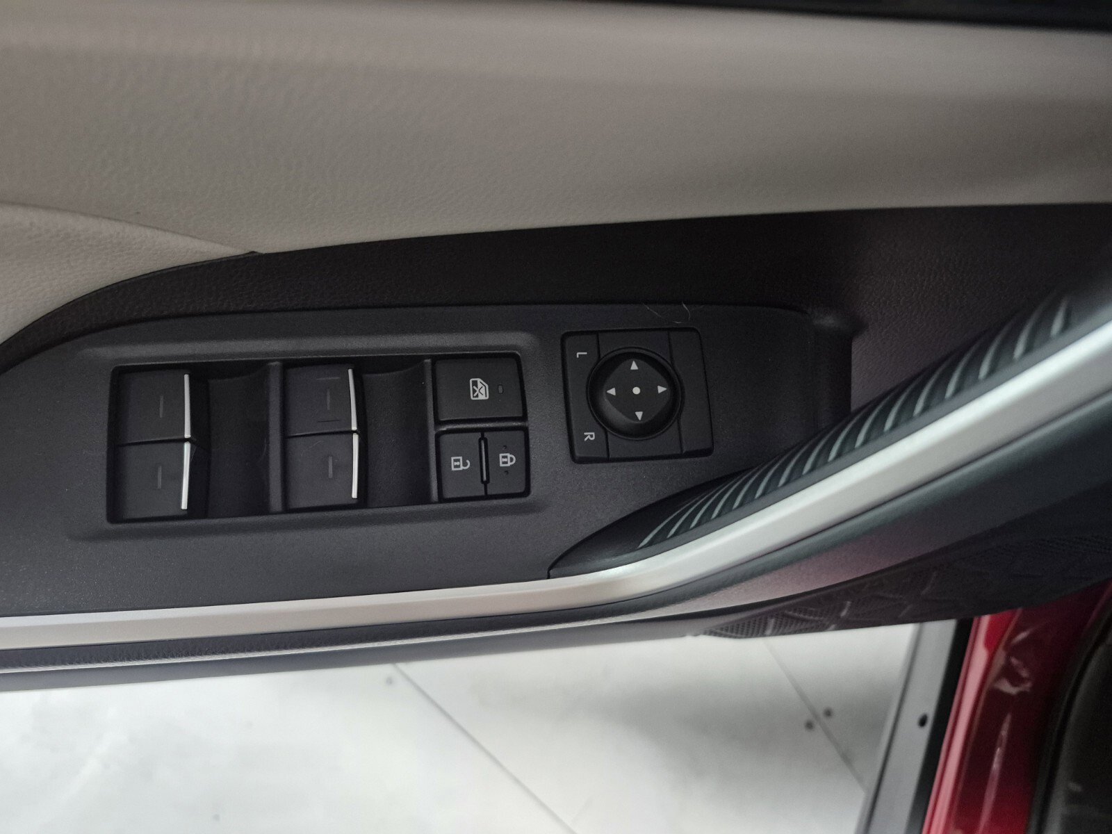 New 2025 Toyota RAV4 XLE image 15