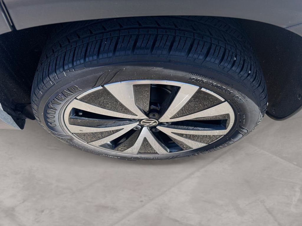 Used 2024 Volkswagen Taos SE image 14