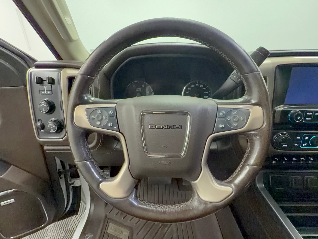 Used 2019 GMC Sierra 2500 Denali w/ Suspension Package, Off-Road AWD/4WD image 10