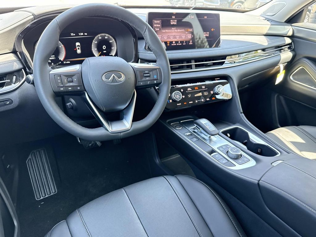 New 2025 INFINITI QX60 Luxe image 2