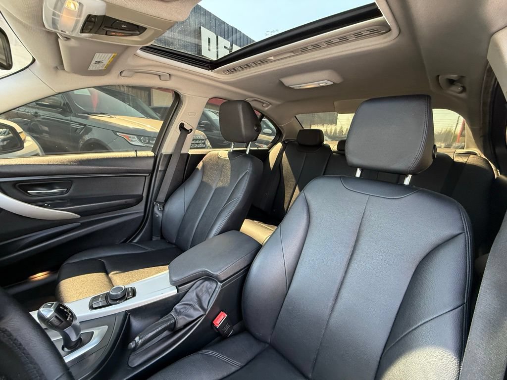 Used 2016 BMW 320i Sedan RWD image 14