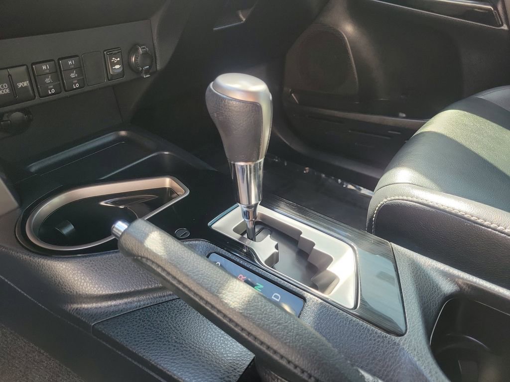 Used 2016 Toyota RAV4 Limited w/ Advanced Technology Package image 33