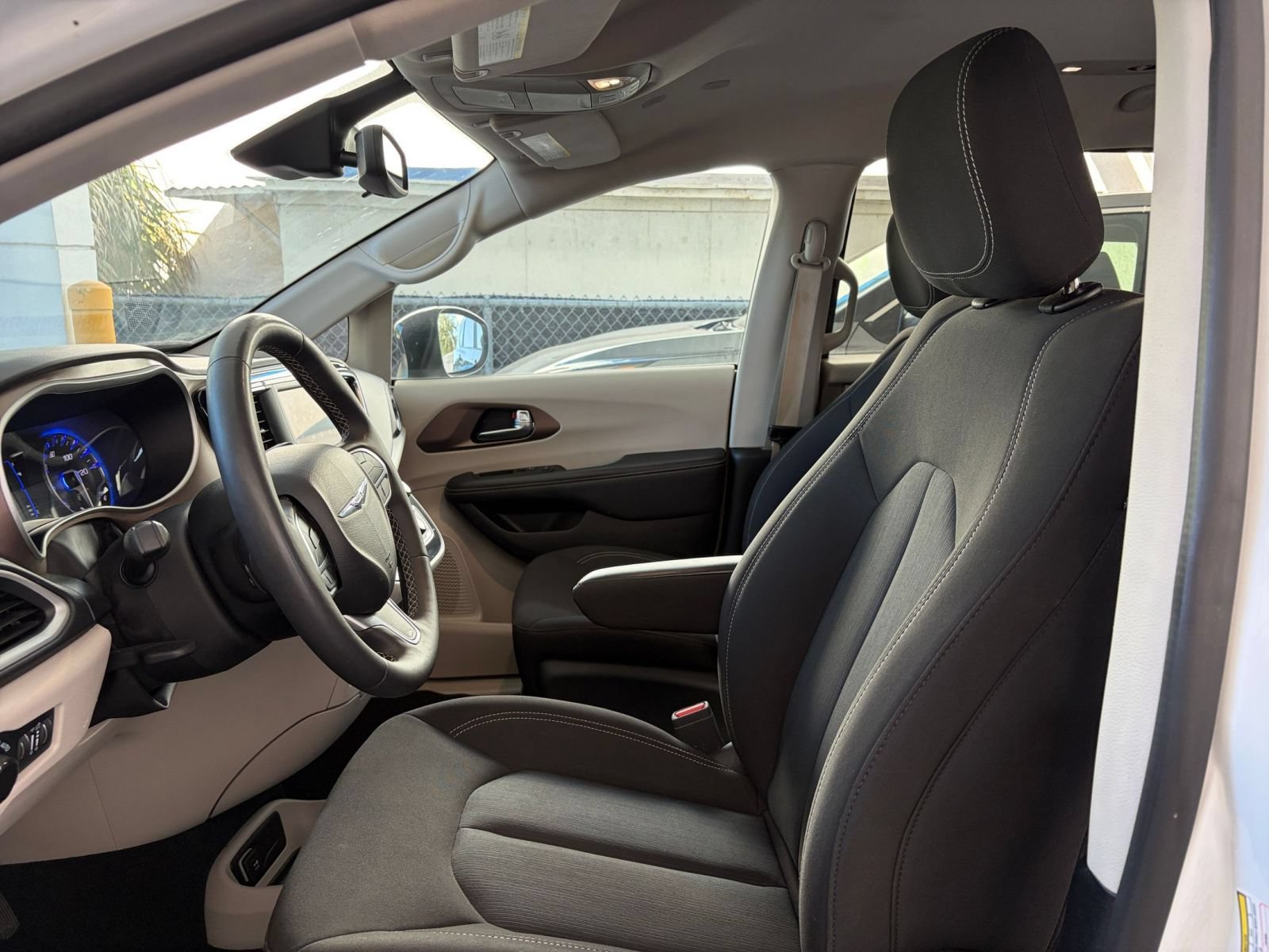 Used 2024 Chrysler Voyager LX FWD image 27