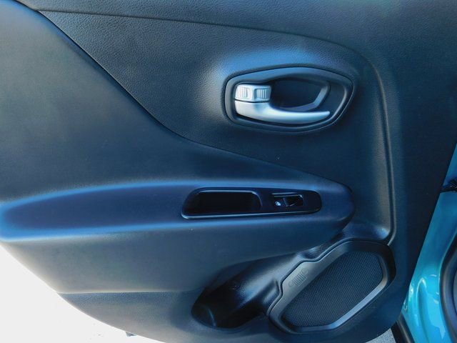 Used 2021 Jeep Renegade Trailhawk w/ Luxury Group III image 23