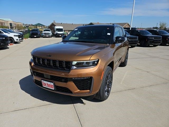 Used 2026 Jeep Grand Cherokee Summit w/ Obsidian Package AWD/4WD image 2