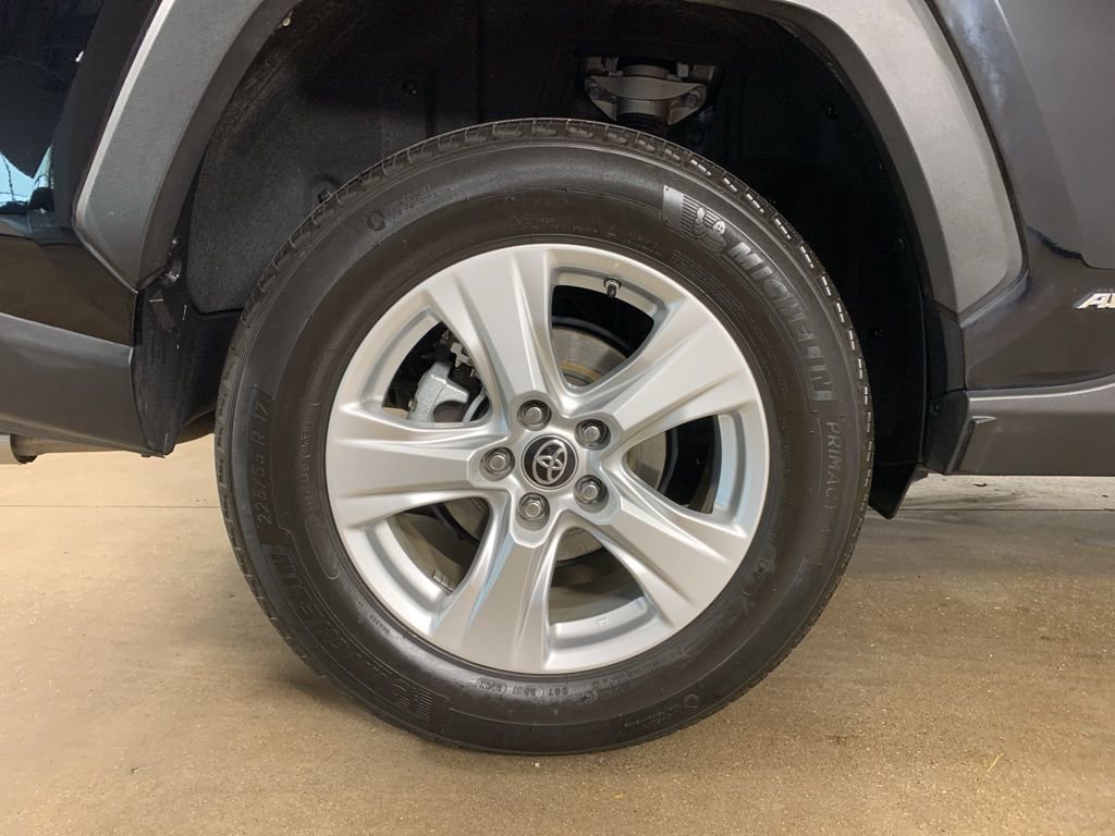 Used 2021 Toyota RAV4 LE image 38