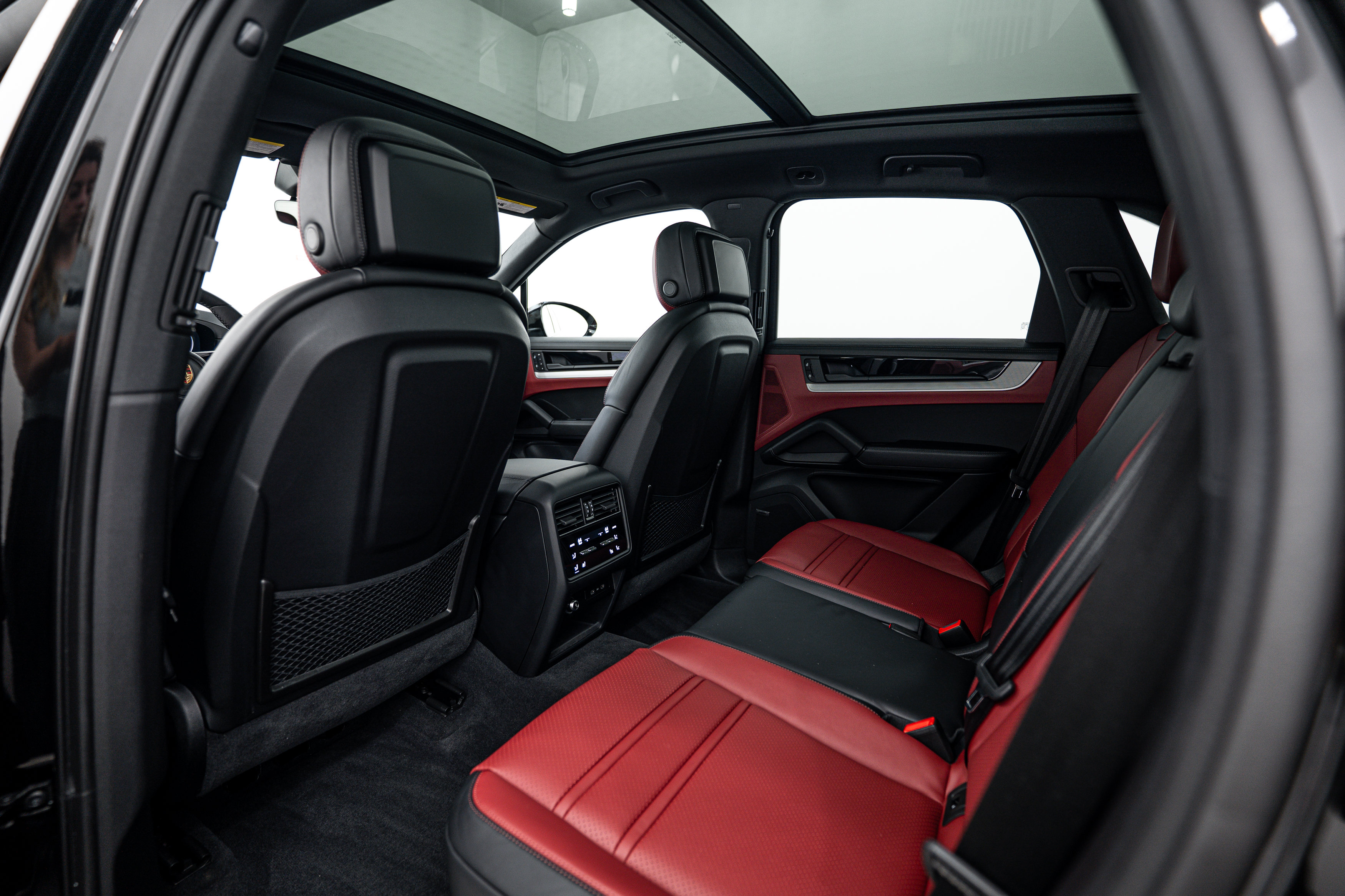 Certified 2026 Porsche Cayenne AWD/4WD image 20