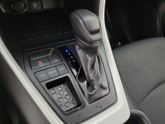 Used 2025 Toyota RAV4 XLE FWD image 30