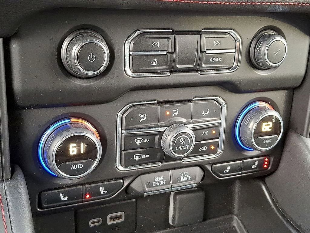 Used 2024 Chevrolet Suburban RST image 16