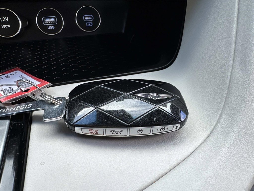 Used 2025 Genesis G70 2.5T image 31