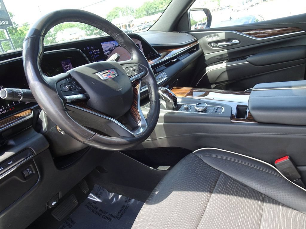 Used 2021 Cadillac Escalade Premium Luxury AWD/4WD image 13