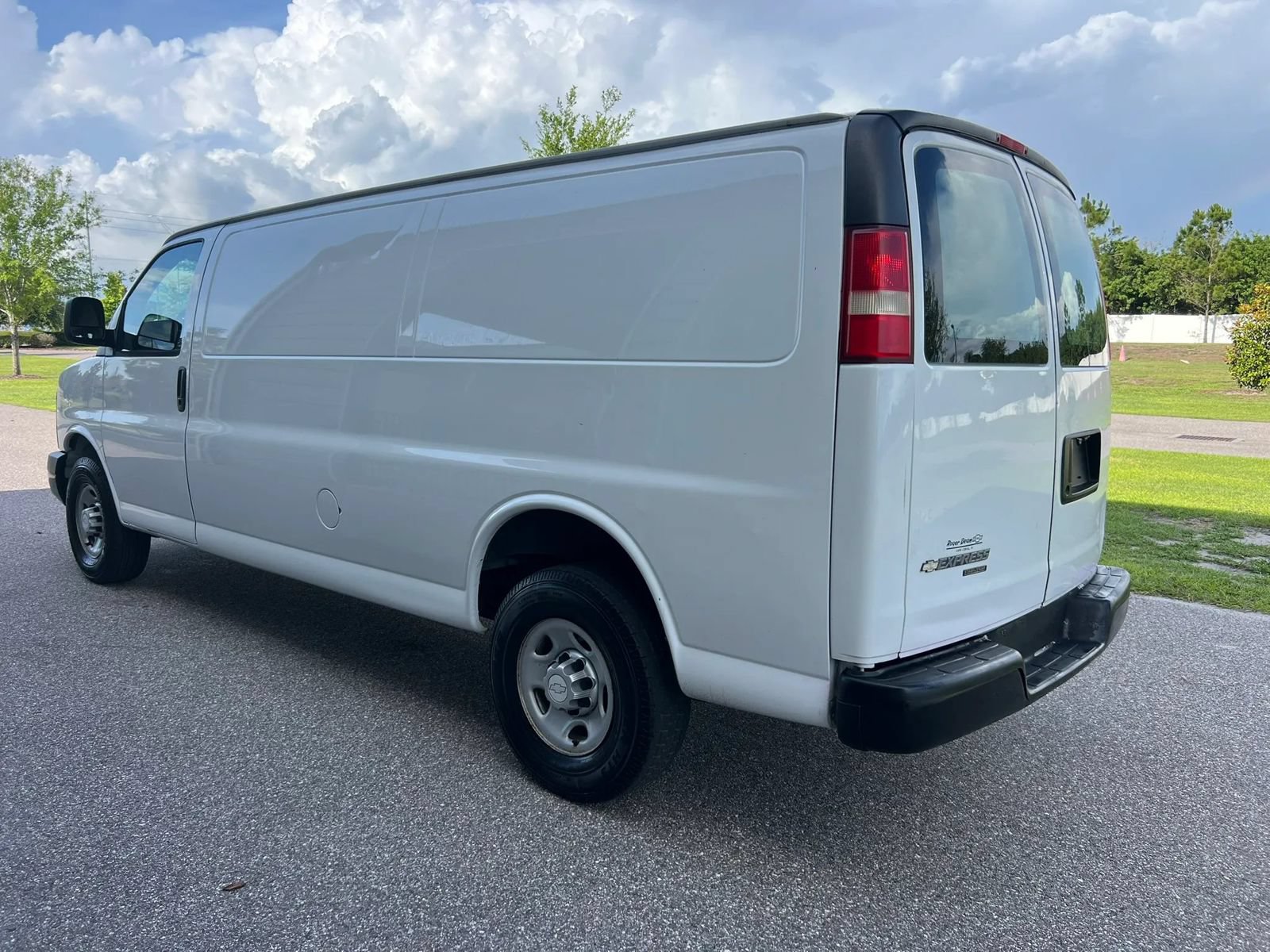 Used 2014 Chevrolet Express 2500 Extended RWD image 6