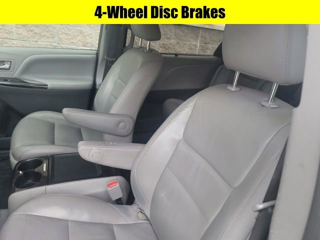 Used 2015 Toyota Sienna XLE w/ XLE Navigation Package image 11