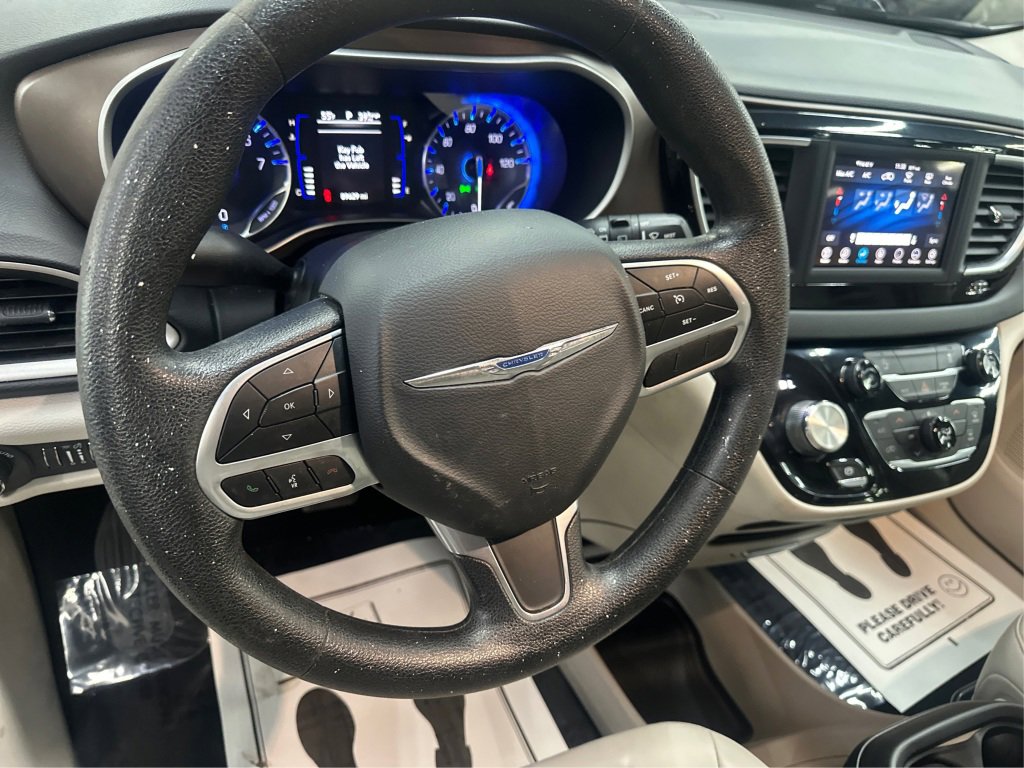 Used 2021 Chrysler Voyager Lxi image 25
