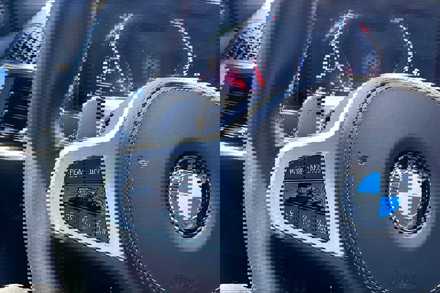 Used 2024 BMW X6 xDrive40i w/ Executive Package image 21