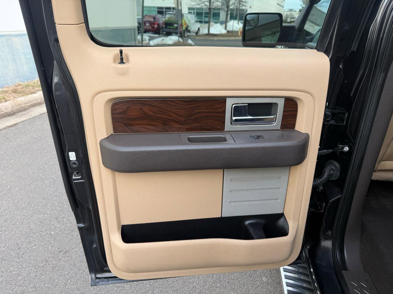 Used 2012 Ford F150 Lariat w/ Lariat Chrome Pkg image 18