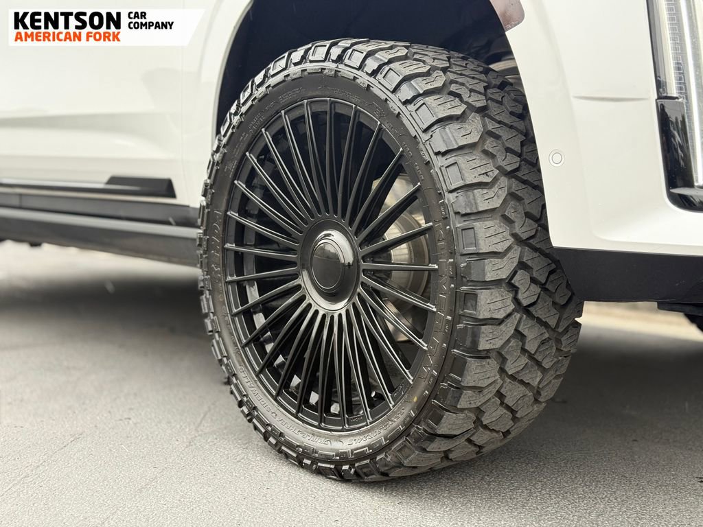 Used 2024 Cadillac Escalade Sport w/ LPO, ONYX Package image 17