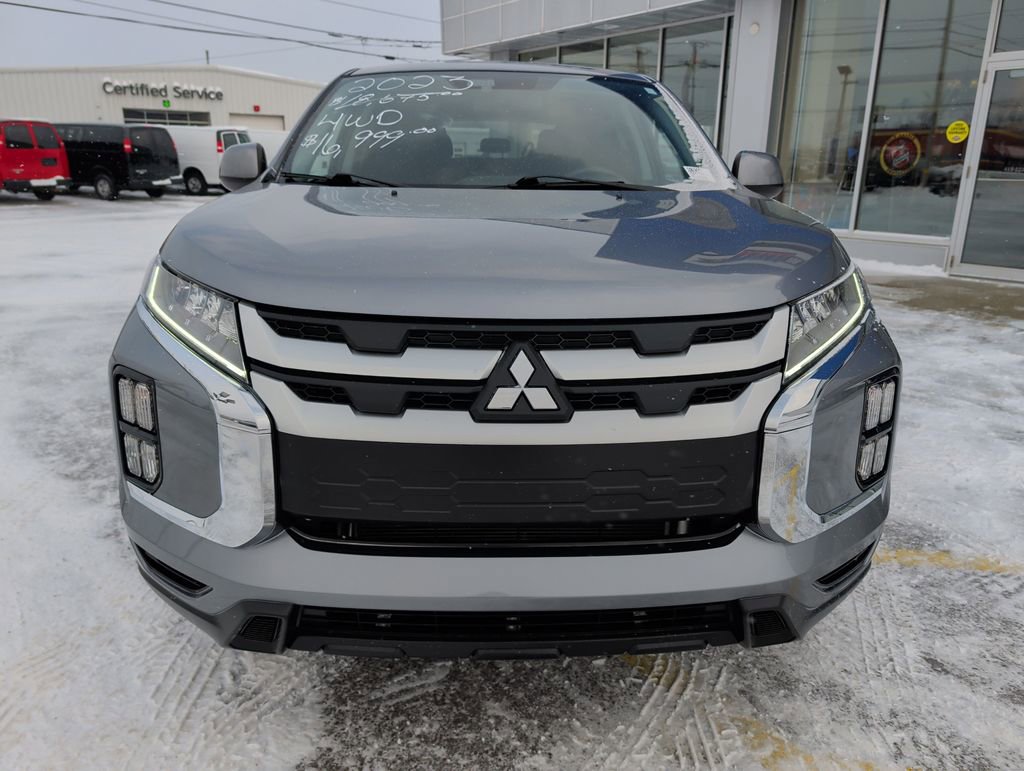 Used 2023 Mitsubishi Outlander Sport 2.0 ES image 2