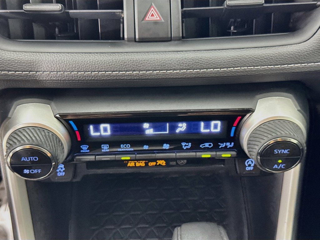 Used 2020 Toyota RAV4 XLE w/ Convenience Package FWD image 18