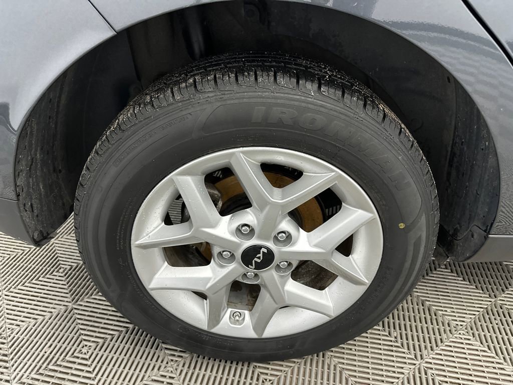 Used 2024 Kia Soul LX w/ Option Group 015 FWD image 17