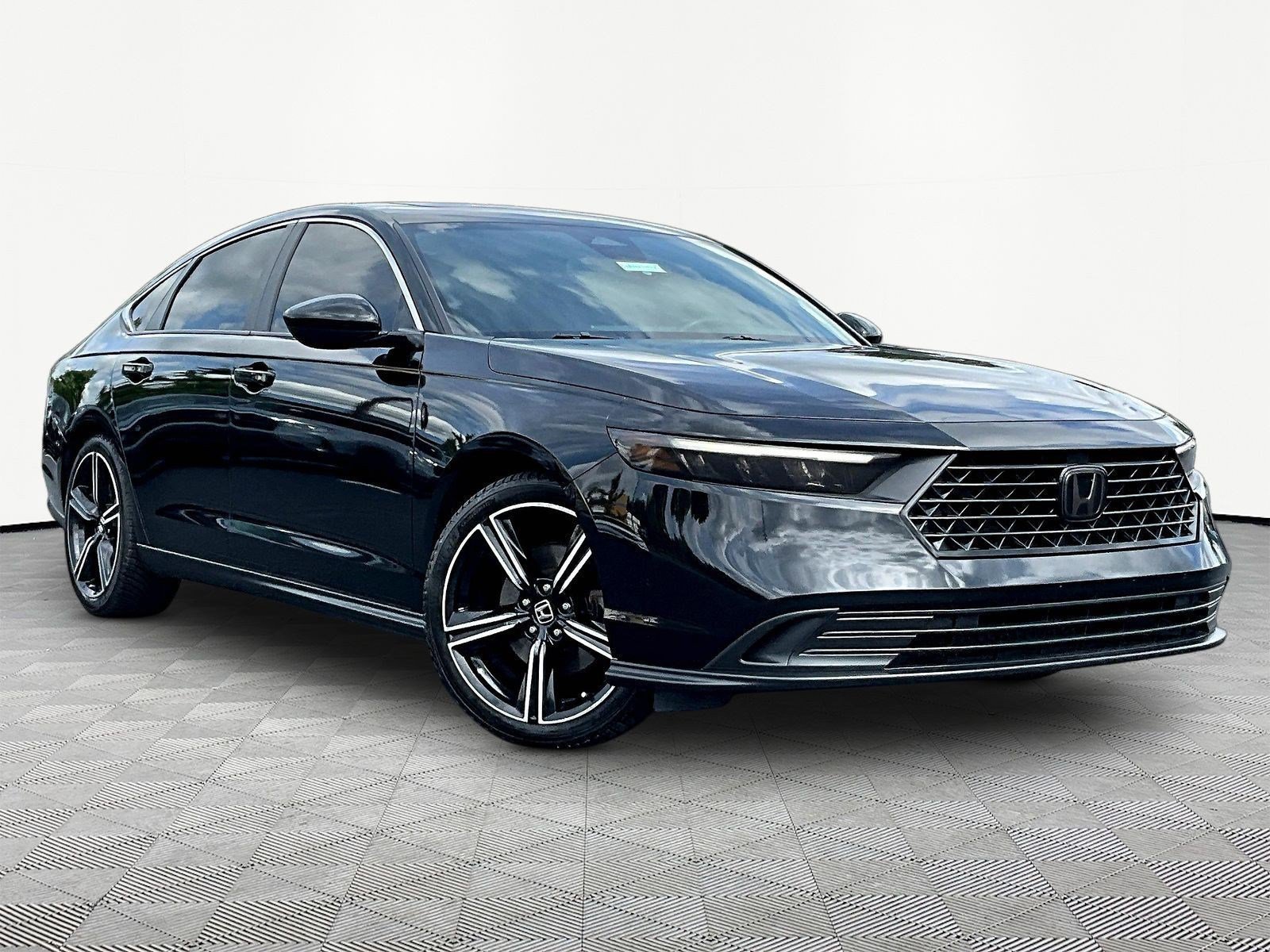Used 2024 Honda Accord Sport image 3