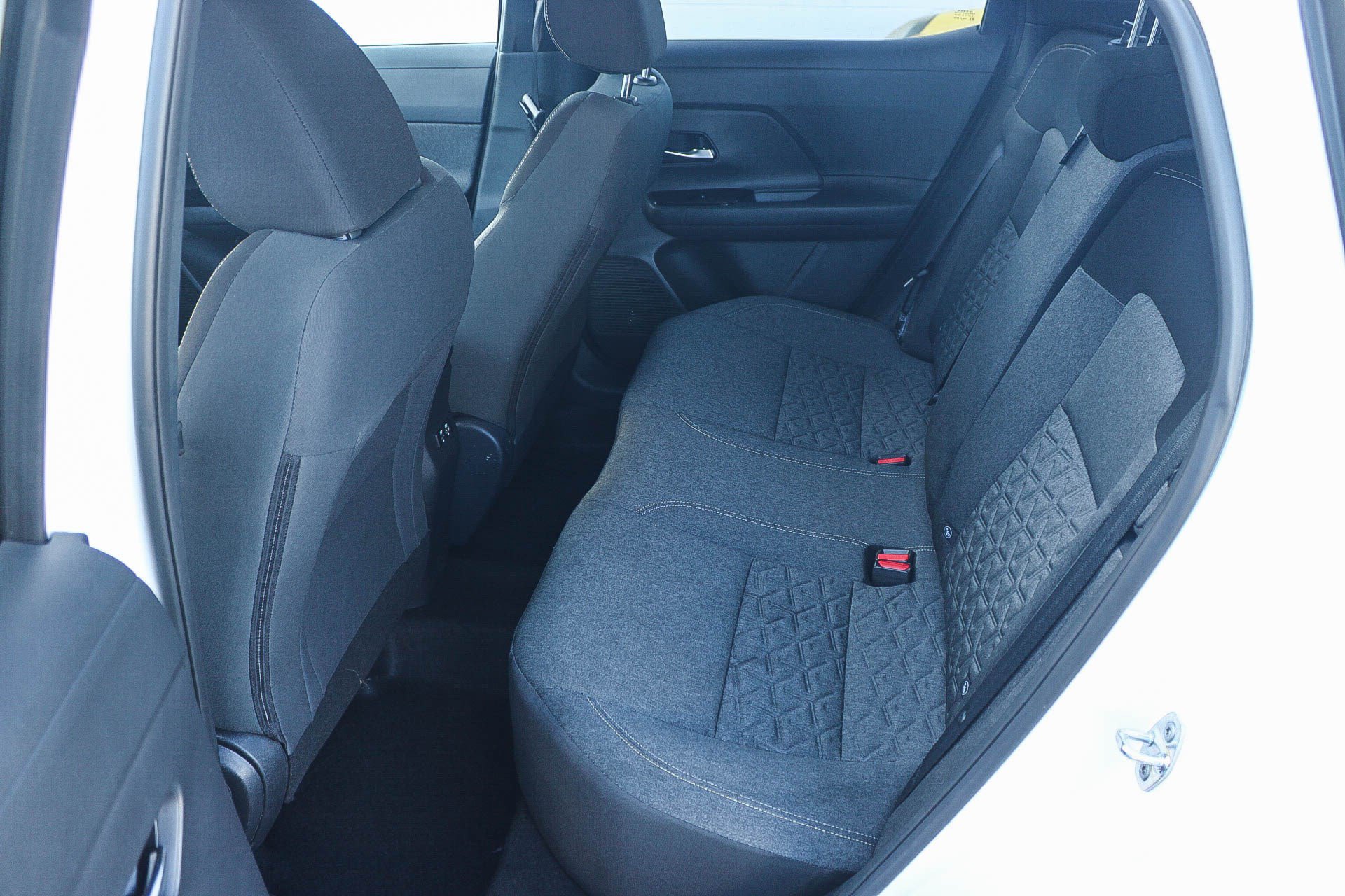 Used 2025 Nissan Kicks SV w/ Charging Package FWD image 19