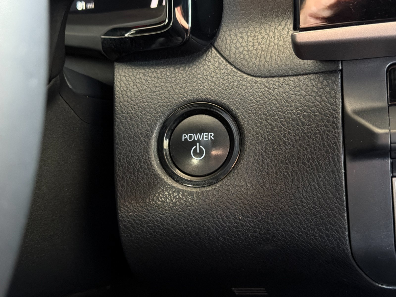 Used 2025 Toyota Camry SE w/ Convenience Package FWD image 19