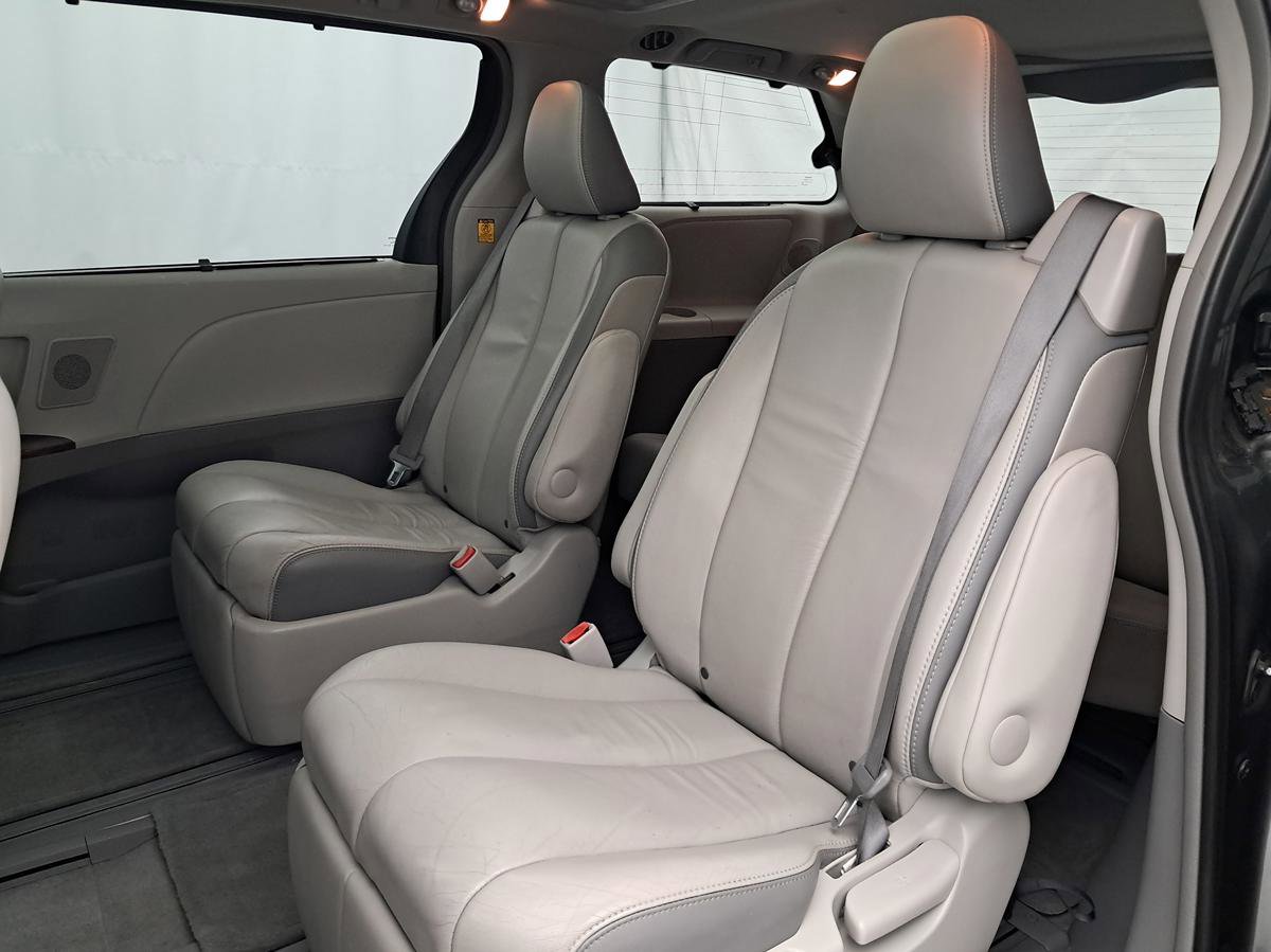 Used 2013 Toyota Sienna Limited w/ Premium Pkg image 26