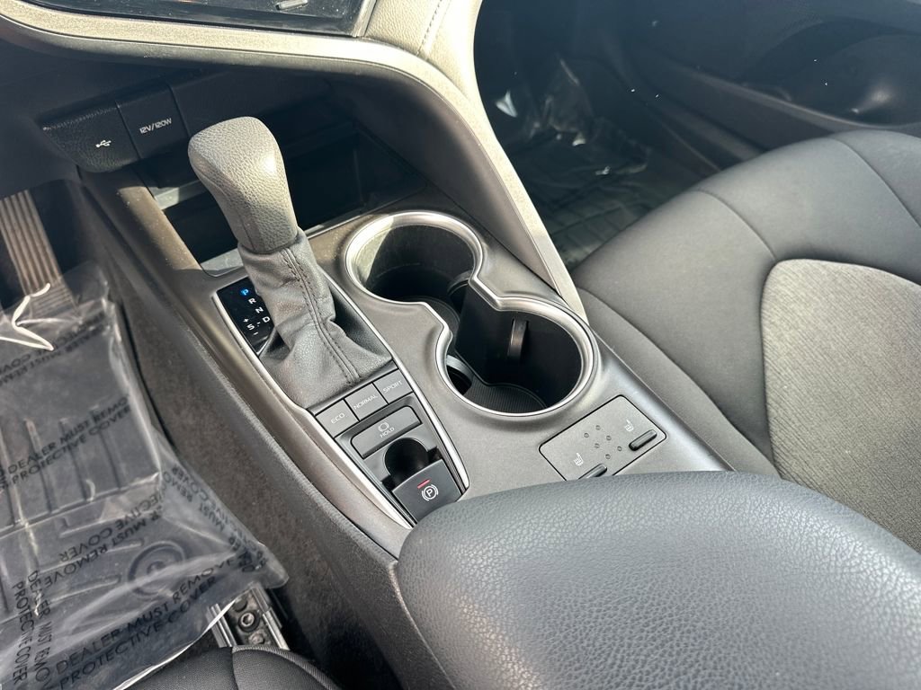 Used 2022 Toyota Camry LE image 23
