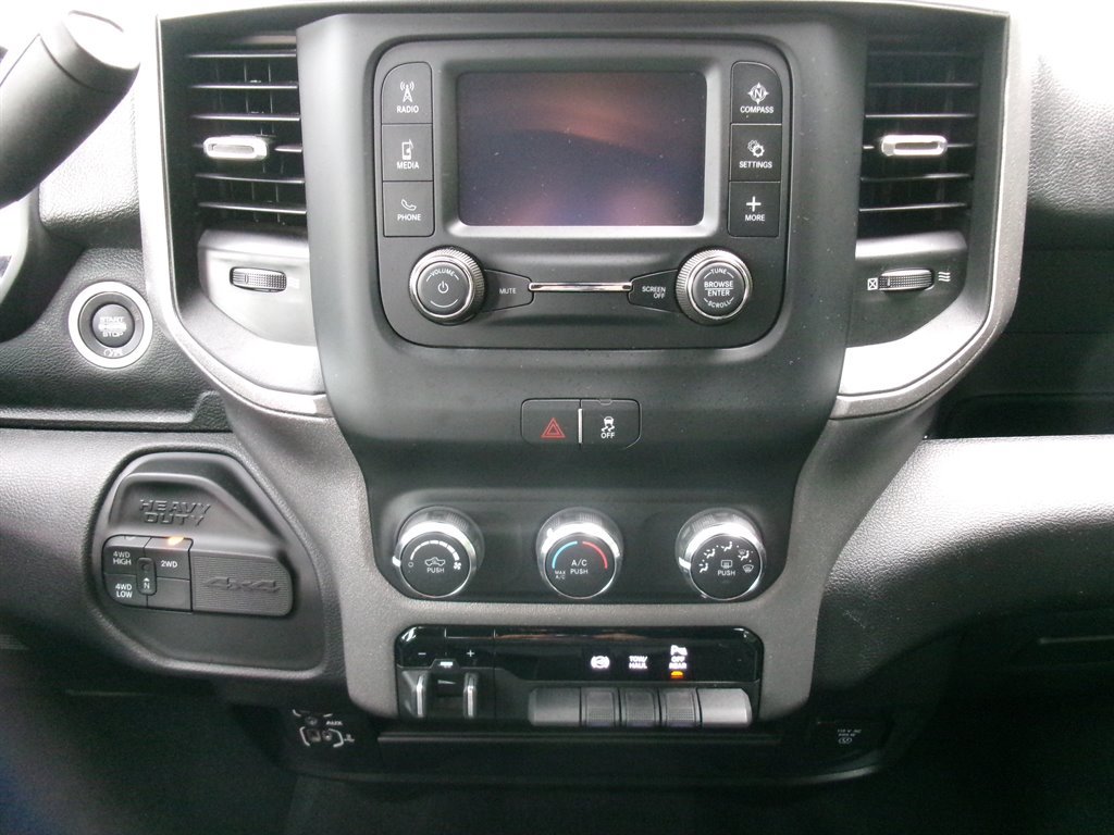 Used 2024 RAM 2500 Tradesman w/ Chrome Appearance Group AWD/4WD image 16