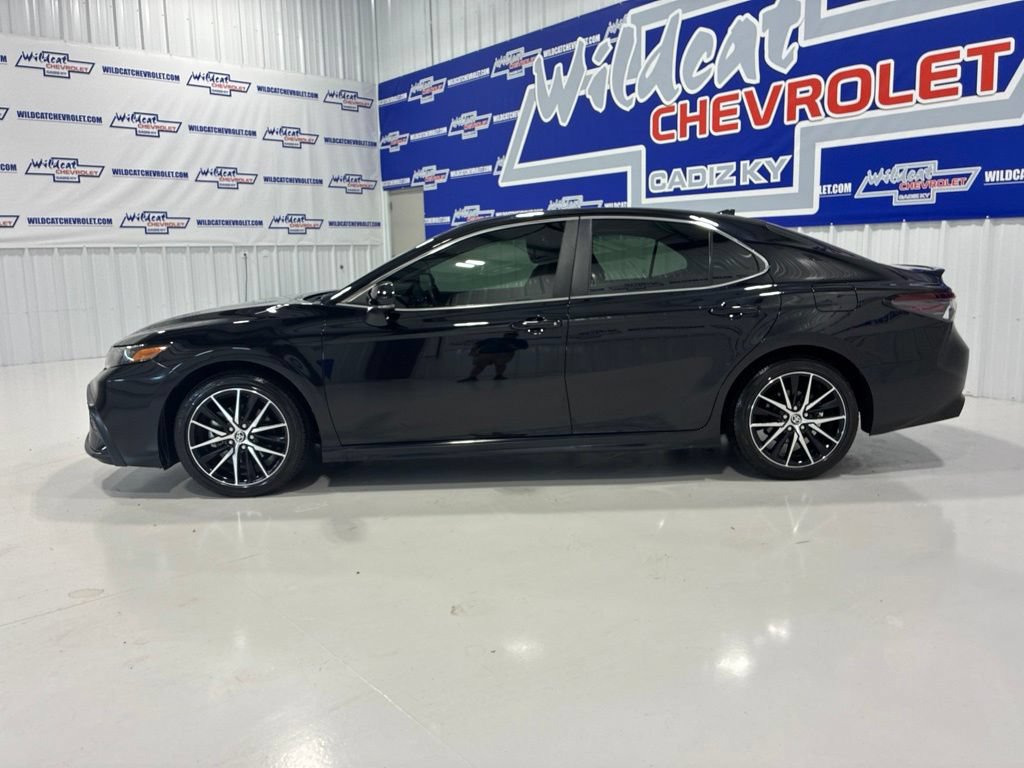 Used 2024 Toyota Camry SE w/ Cold Weather Package FWD image 3