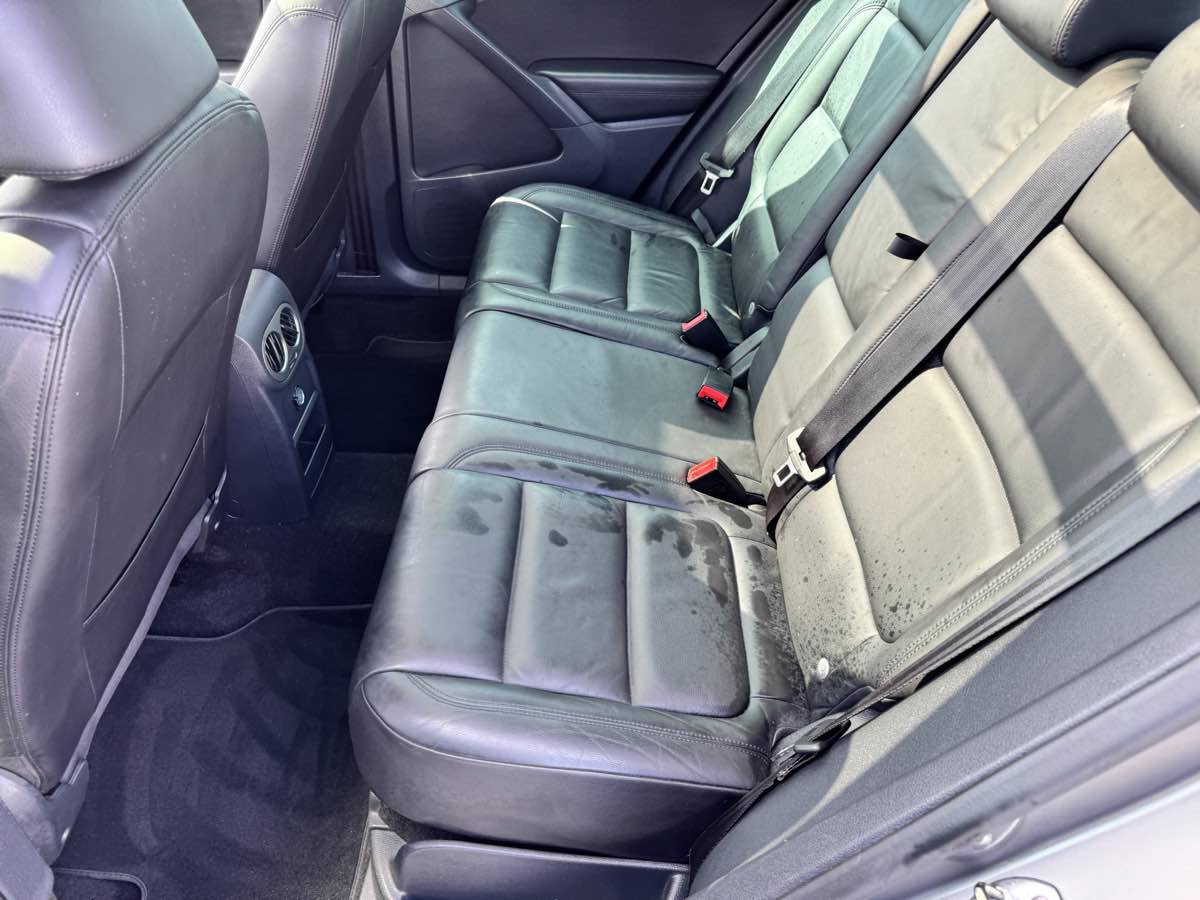 Used 2011 Volkswagen Tiguan SEL FWD image 30