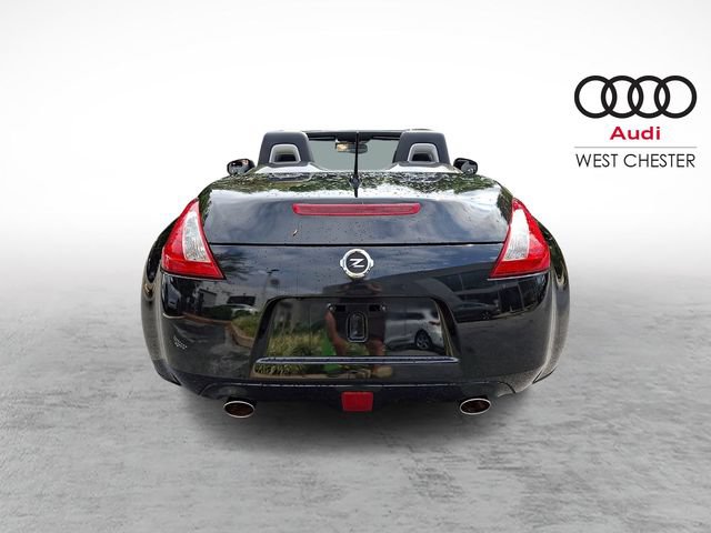 Used 2016 Nissan 370Z Touring Sport RWD image 5