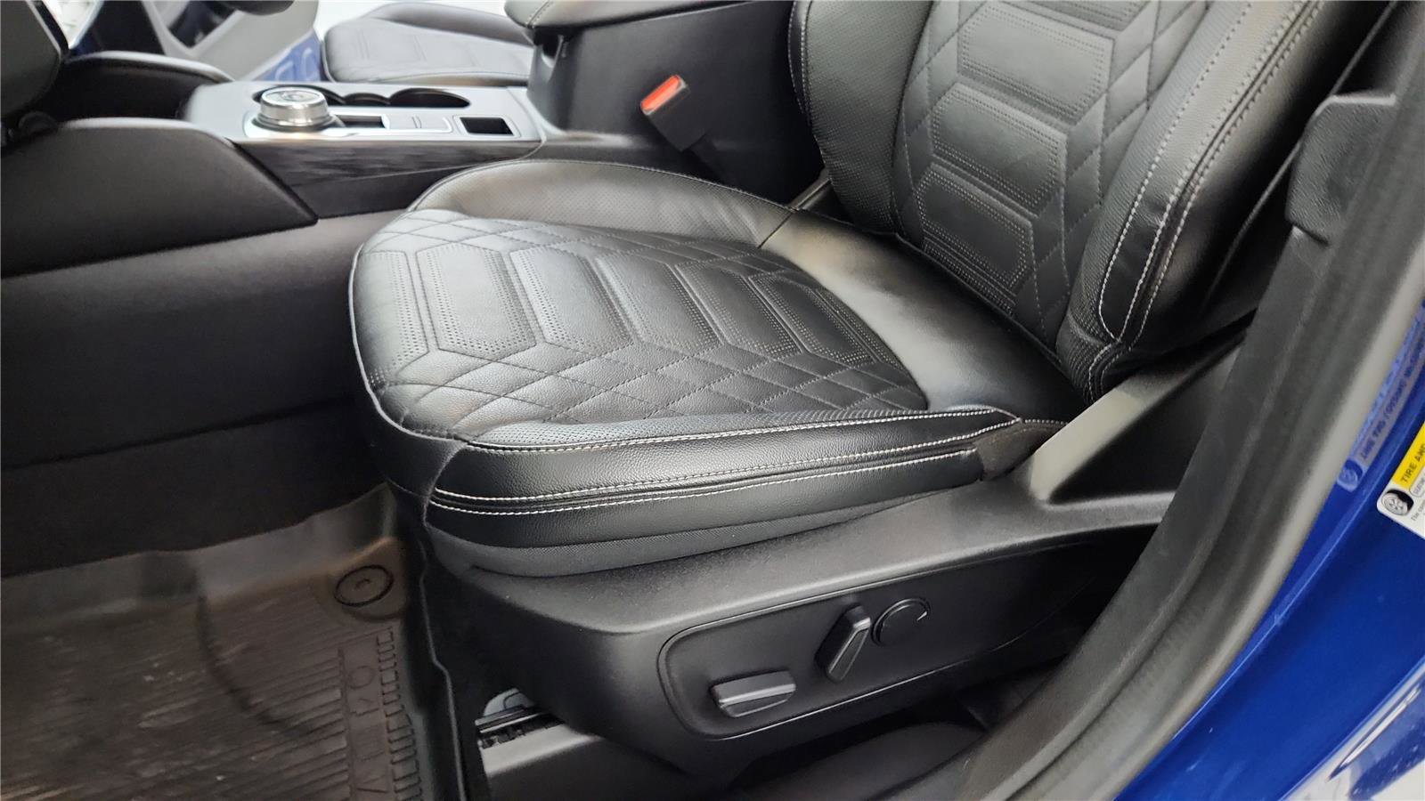 Used 2023 Ford Escape Platinum w/ Premium Technology Package image 22