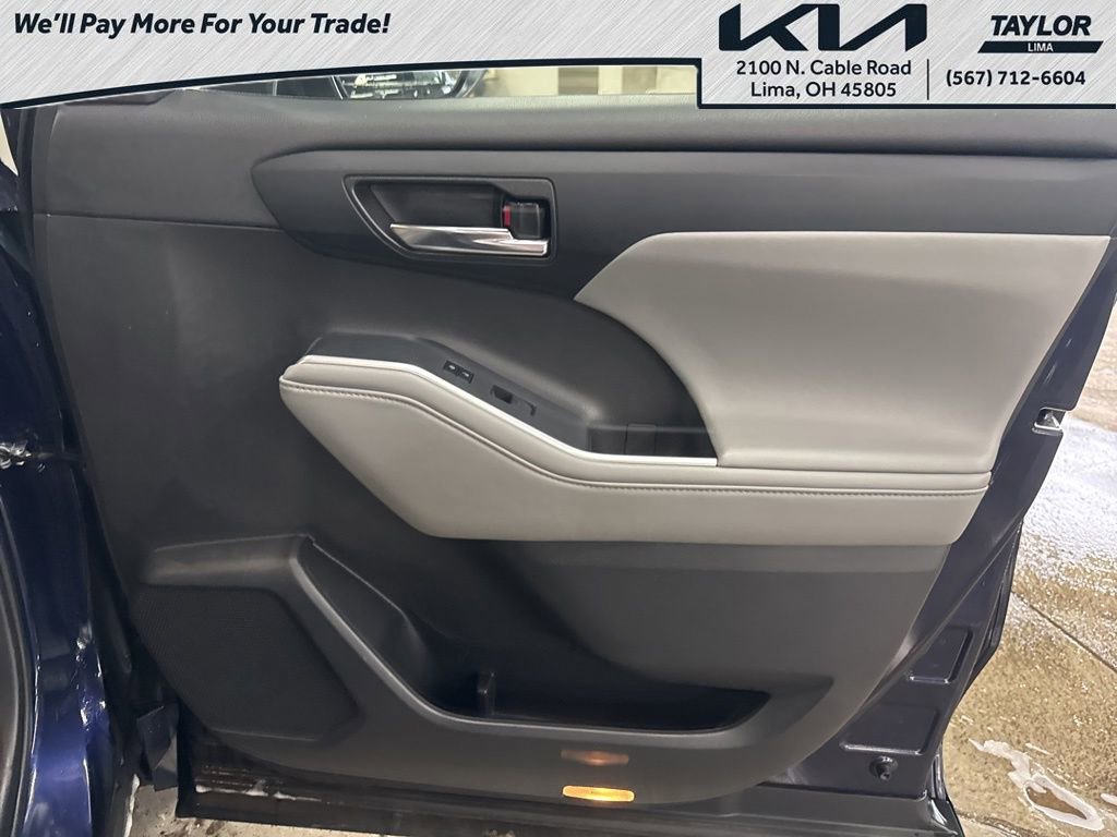 Used 2022 Toyota Highlander XLE image 29