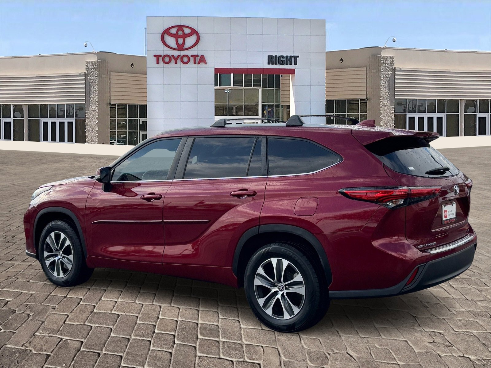 Certified 2023 Toyota Highlander XLE image 5