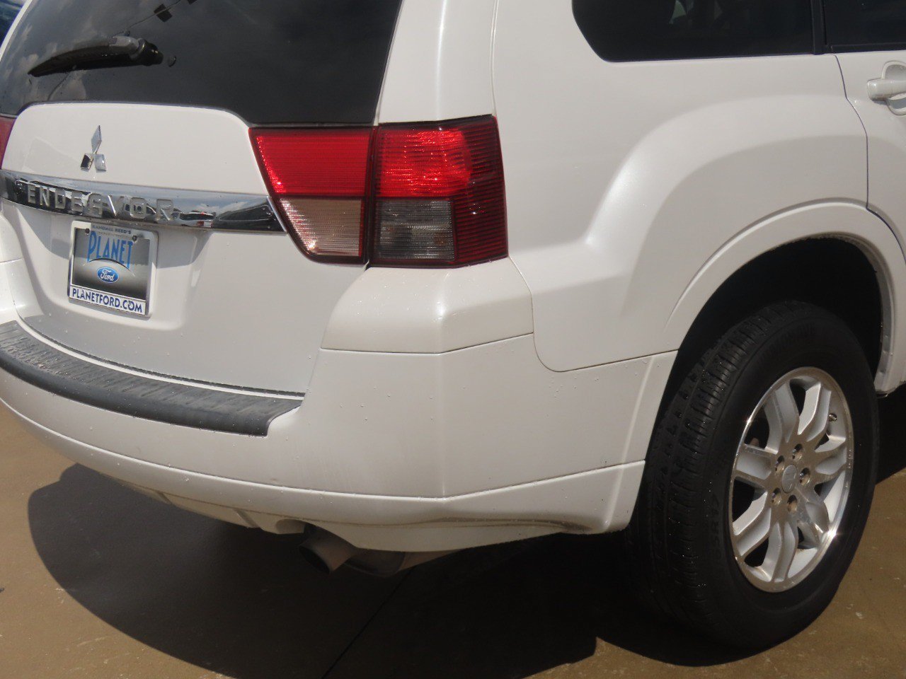 Used 2011 Mitsubishi Endeavor LS FWD image 12