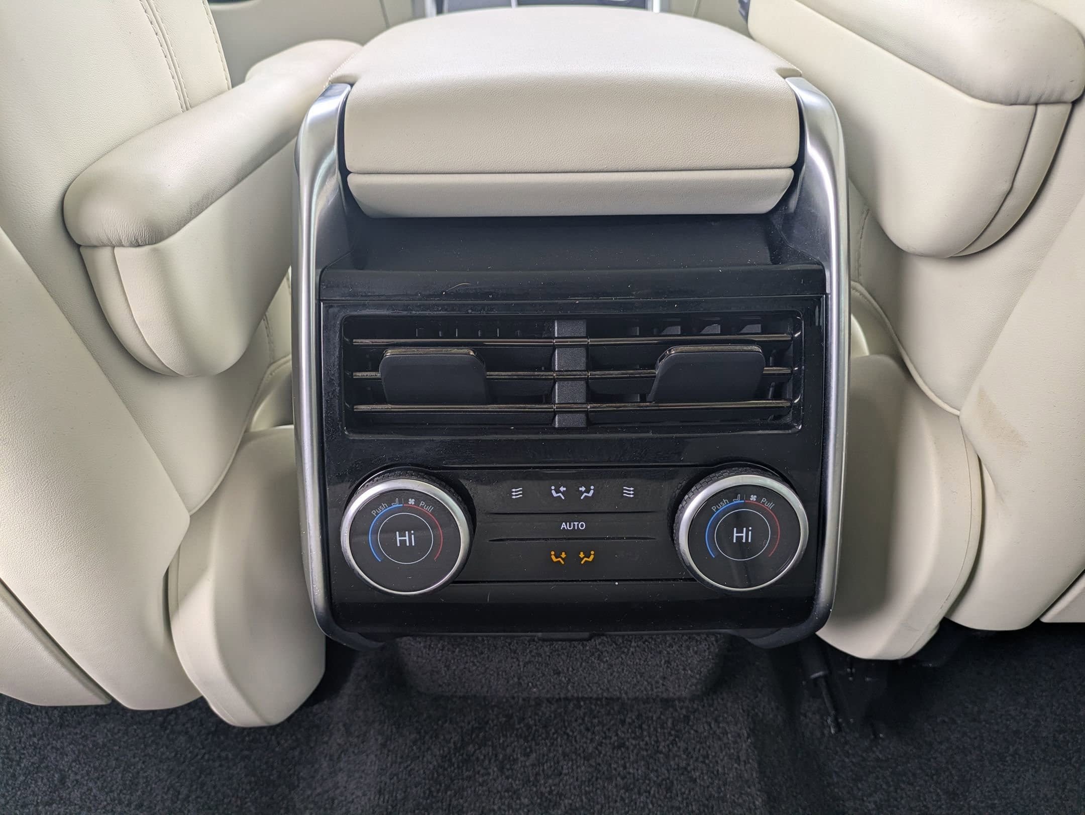 Used 2023 Land Rover Range Rover SE image 24